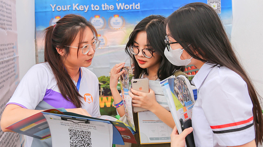 Du học sinh Việt vướng thủ tục visa Đài Loan
